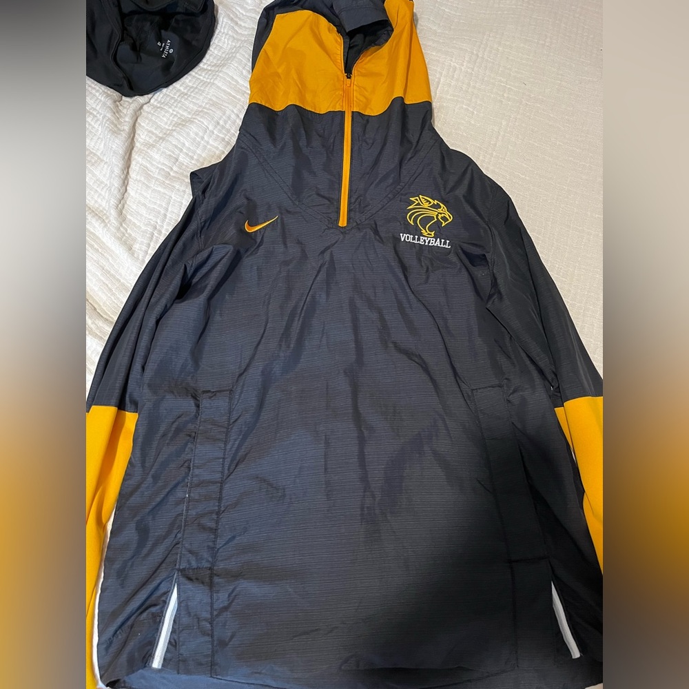 Women’s Nike windbreaker/rain jacket